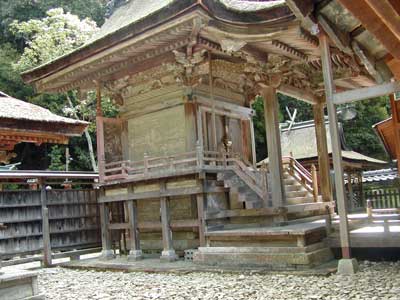 日神社本殿