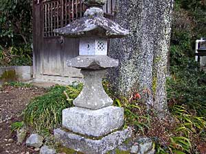 今熊神社石灯籠