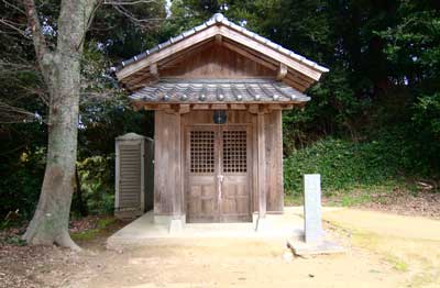 熊野神社木造阿弥陀如来座像の祠