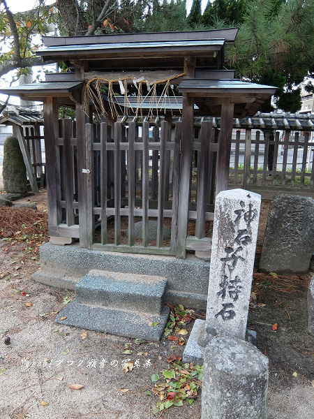 磯崎神社子持ち石
