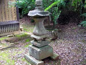 熊野神社石灯籠