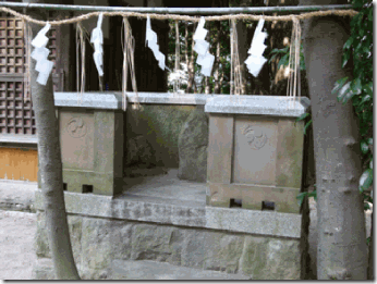 熊野神社末社「女碑」