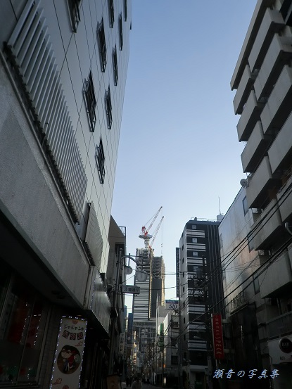 歌舞伎町方面のビル建設中の写真