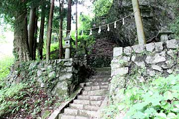 熊野神社境内