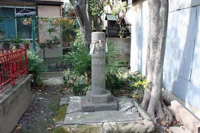 高畑神社石柱