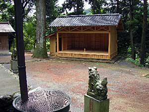 熊野神社舞殿