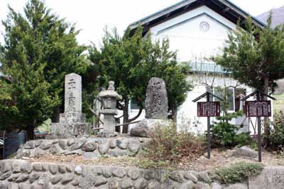 熊野神社石塔